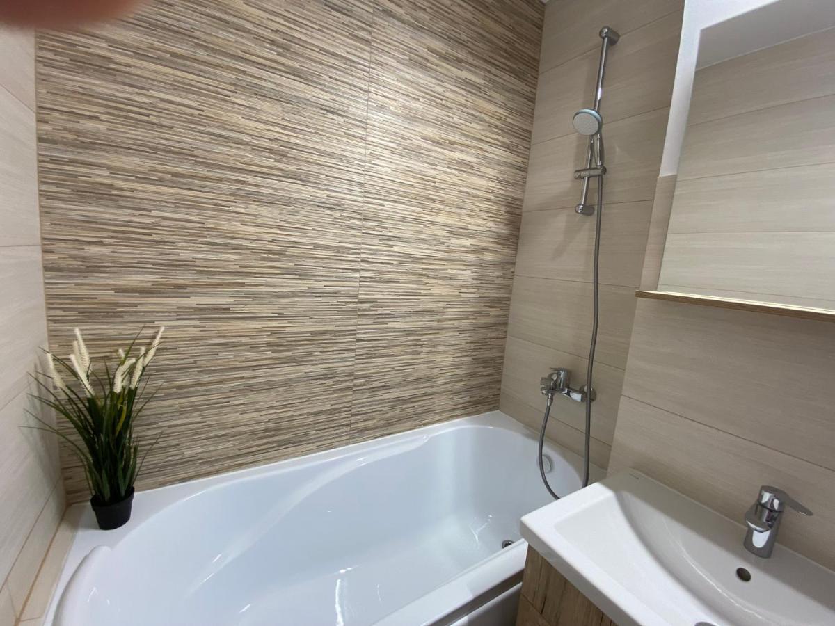 Grove Apartment Buzău Exteriér fotografie
